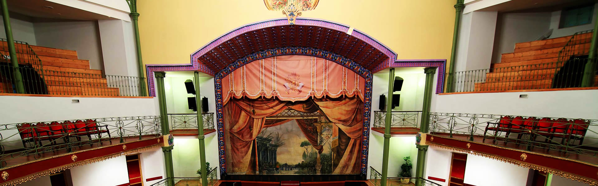Telón original del Teatro Circo Apolo